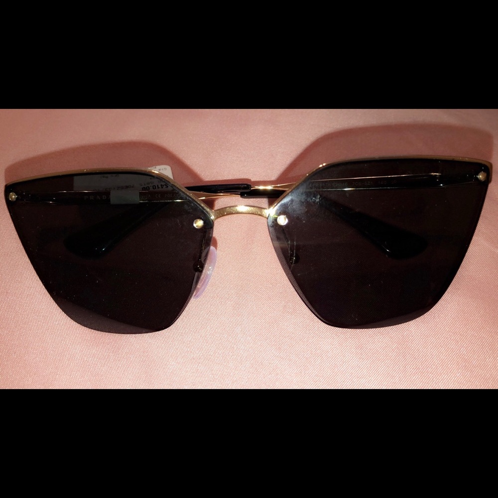 Prada sun glasses - Picture 1 of 4